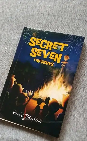 Secret Seven Fireworks (The Secret Seven, #11) by Enid Blyton